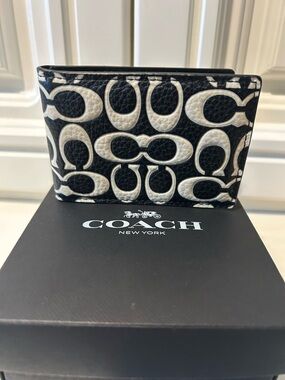 Coach ID insert wallet